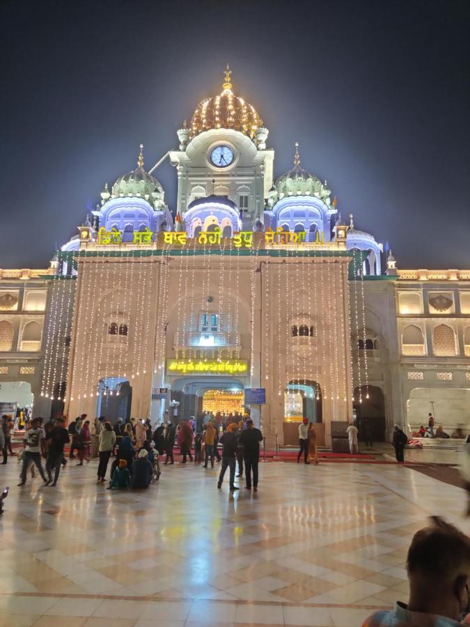 Hotel 56 - 200 Meter From Golden Temple Amritsar Exteriör bild