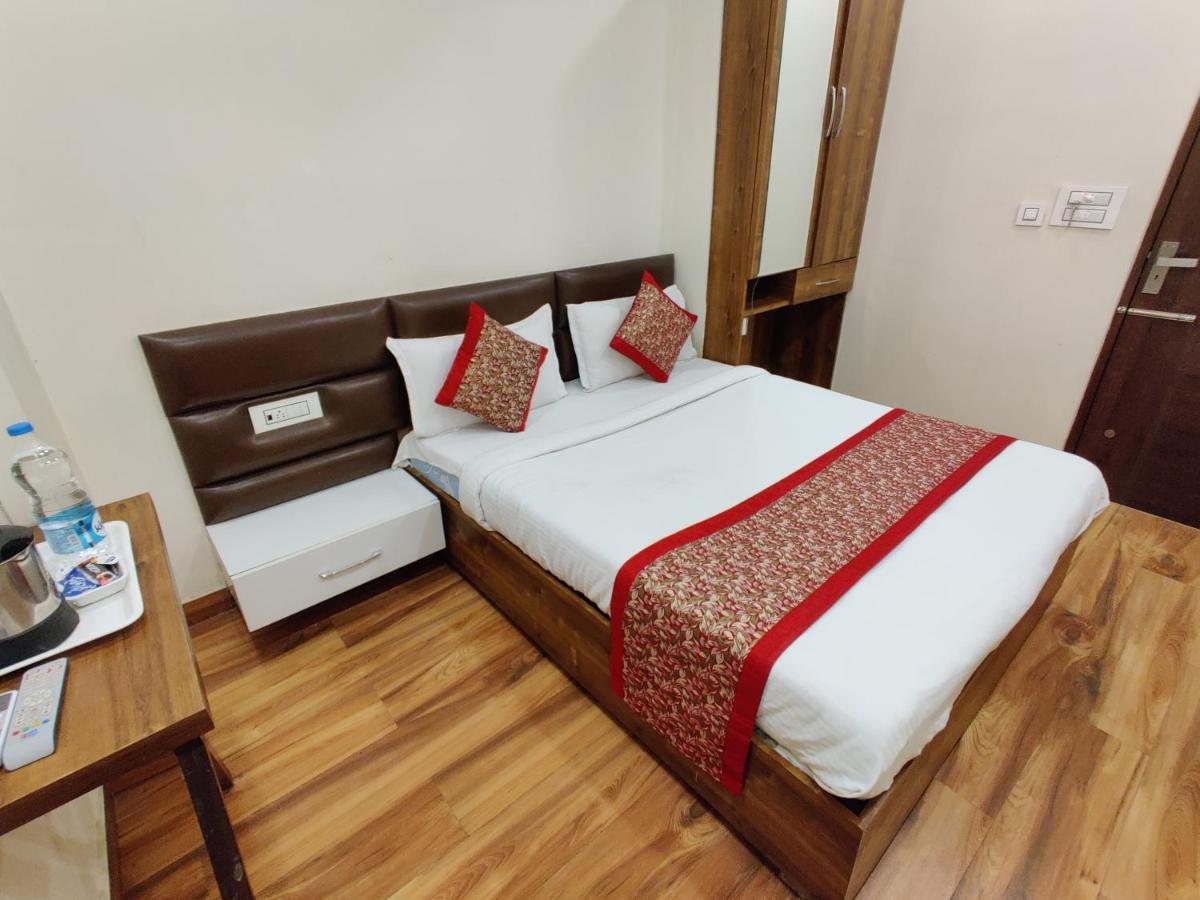 Hotel 56 - 200 Meter From Golden Temple Amritsar Exteriör bild