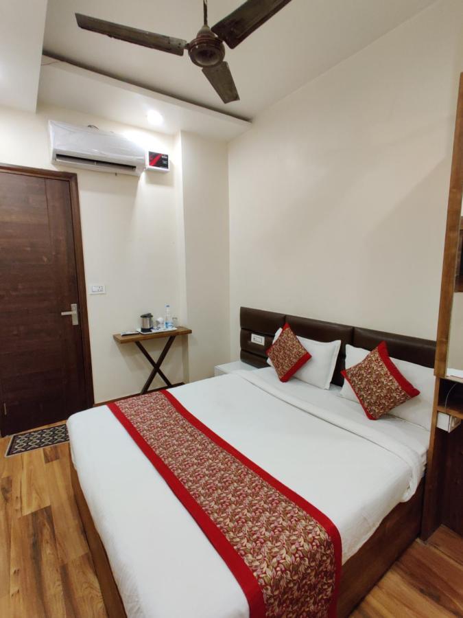 Hotel 56 - 200 Meter From Golden Temple Amritsar Exteriör bild