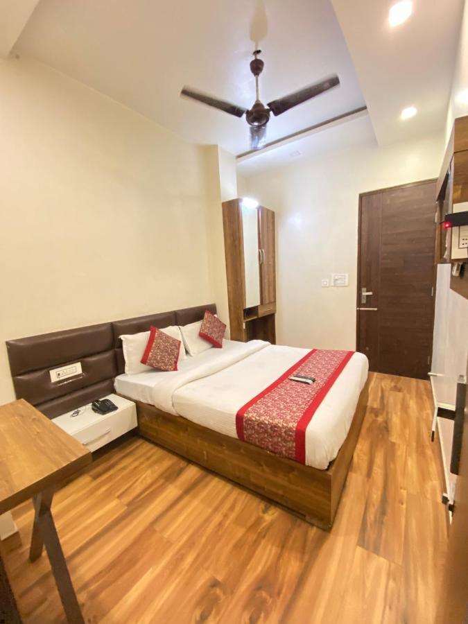 Hotel 56 - 200 Meter From Golden Temple Amritsar Exteriör bild